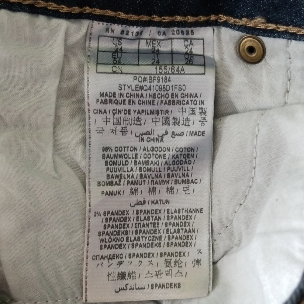 GUESS Shorts - Picture 6 of 6